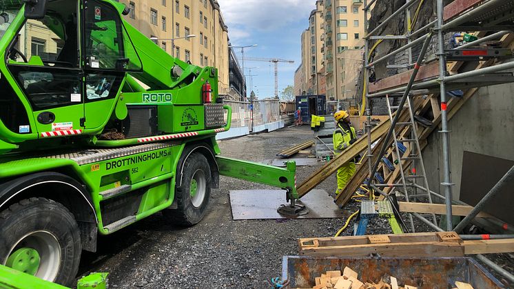 Drottningholms Merlo Roto 40.30 DuoPower vid Slussen i Stockholm.