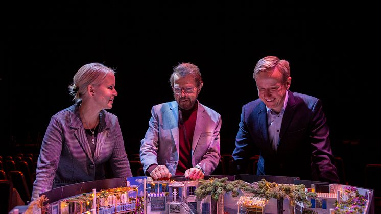 Tina Resch och Andreas Andersen från Liseberg tillsammans med Björn Ulvaeus på Rondo