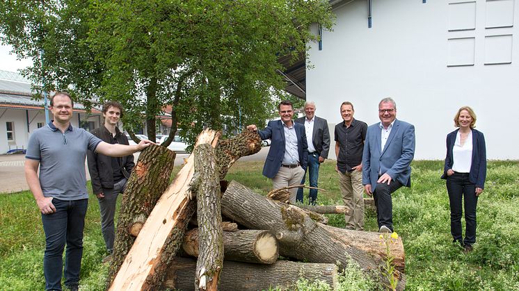 Machen sich gemeinsam stark für den Artenschutz in der Region: Gerhard Winkler, Arved Hein, Jürgen Sorré , Manfred Lux, Matthias Fritzsche, Martin Scharr und Karin Frank (LEW/Christina Bleier) 