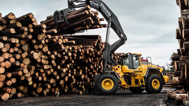 Volvo L180HHL höglyftande hjullastare når nya höjder