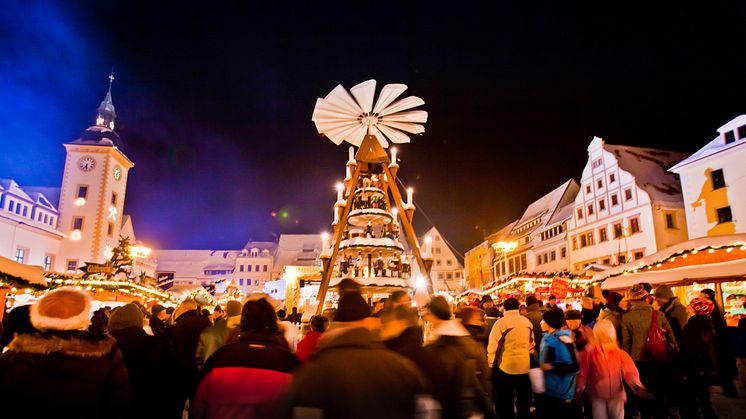 Freiberger Christmarkt-original bergmännisch im Erzgebirge mit der Pyramide_Ralf Menzel_IMG_2304_-®_by_fLy