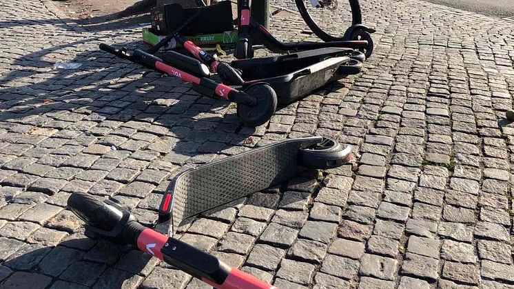 Särskilda uppställningsplatser och maxtak införs för elsparkcyklar