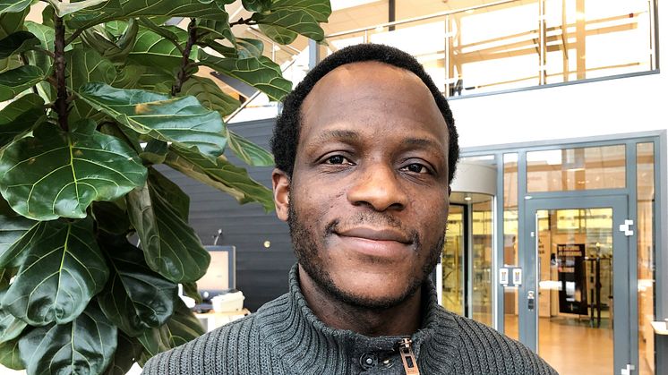 Olutayo Adegokes avhandling ger ny värdefull kunskap för bland annat gasturbintillverkare som vill minska sina produkters klimatpåverkan. Foto: Christina Axelsson