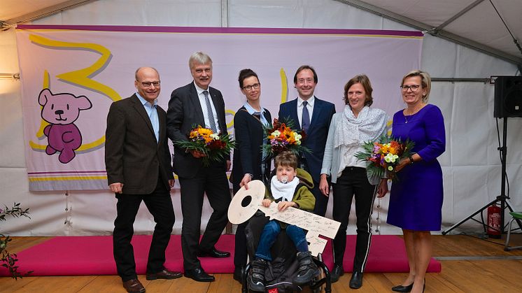 Rainer Neubauer, Karsten Schütze, Mandy Köhler mit ihrem Sohn Hans Georg, Hubertus von Erffa, Sylvia Heumann und Barbara Klepsch. Foto: Rico Thumser/Bärenherz Leipzig