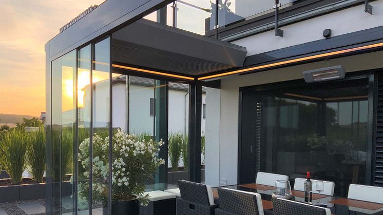 Neues Draußen-Wohnzimmer dank Terrassenüberdachung