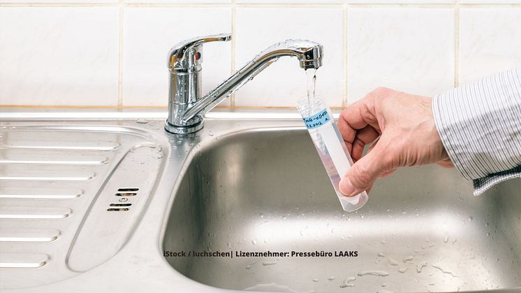 Legionellen-Befall: Ursachen mit Trinkwasser-App selbst erforschen. Foto: iStock / luchschen