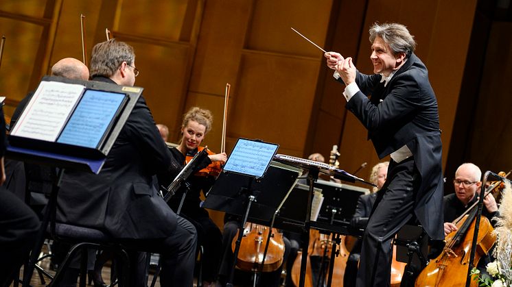 Erik Solén dirigerade Nordiska Kammarorkestern under Schymberg Award 2022. Foto: Lia Jacobi
