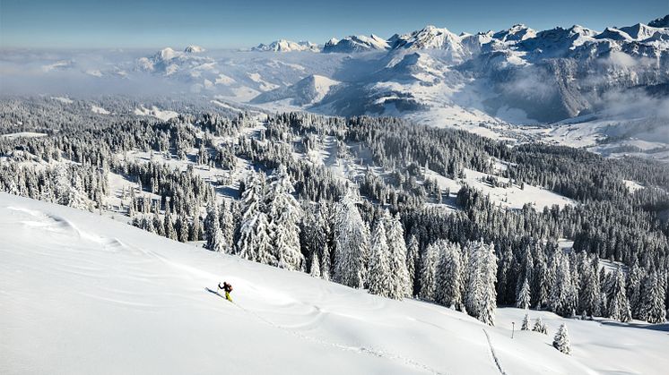 Skitour am Furggelenstock mit Blick Richtung Oberiberg