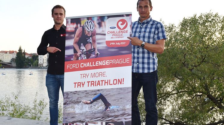 Filip Ospalý (vpravo) a Nico Kronfoth, člen řídícího výboru série Challenge Family, zvou na historicky největší triatlonovou událost v České republice.