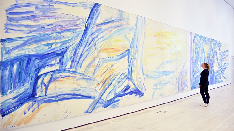 Verket "Hyllning till Stravinsky" av Bengt Olson. Det 16 meter långa och 3 meter höga verket visas på Kristinehamns konstmuseum i sommar.