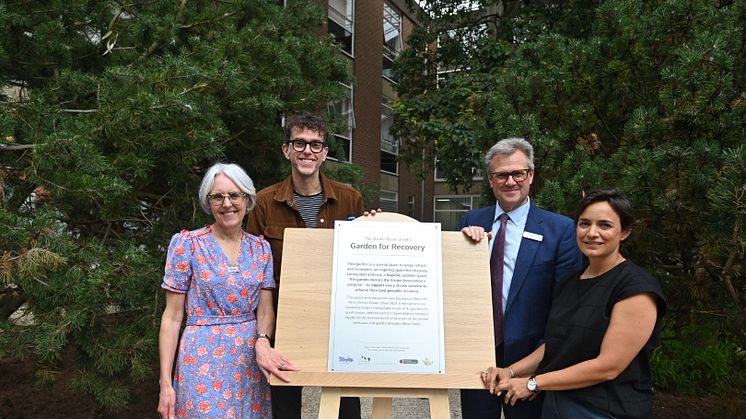 Juliet Bouverie MBE, Mark Charnock, Professor Phil Wood and Miria Harris unveil the plaque