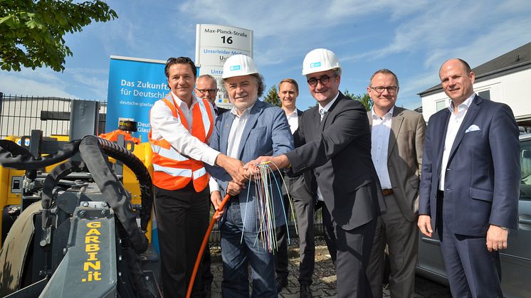 v.l. Frank Geltinger (Deutsche Glasfaser), IHK Geschäftsführer Frank Achenbach, Bürgerm. Roland Kern, Unternehmer Marcus Unterleider, 1. Stadtrat Jörg Rotter, Geschäftsführer Hessen Trade Dr. Rainer Waldschmidt, Wirtschaftsförderung Till Andriesen