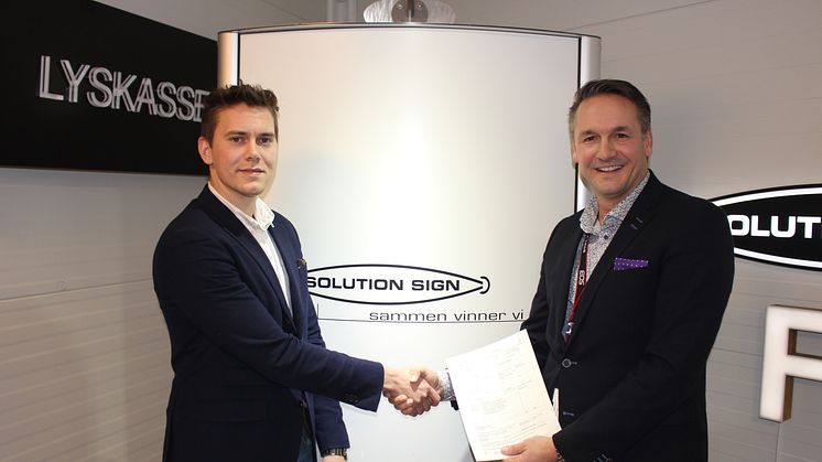 Jonas Gundersen i Solution Sign AS sammen med Lars Dybwad fra Canon Norge