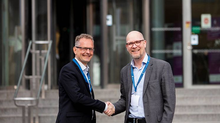 Mats Jackson, programchef för SPARK på Jönköping University och Joakim Brobäck, VD för Träcentrum, Nässjö.