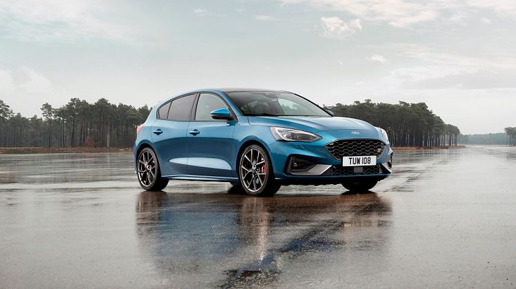 Noul Ford Focus ST combină performanțele de circuit cu dinamica de șosea într-o mașină care poate fi utilizată în viața de zi cu zi fără compromisuri