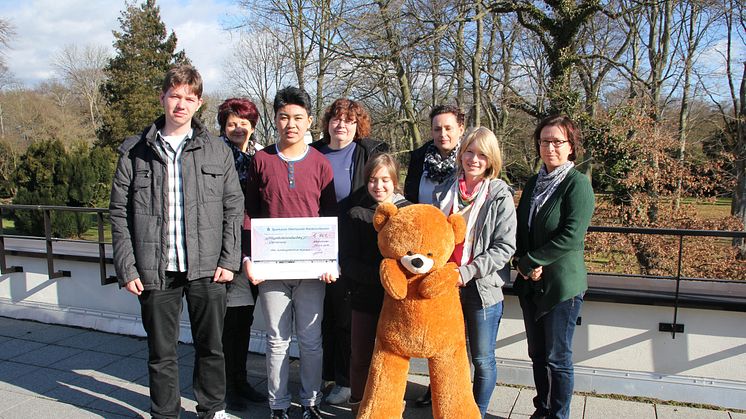 Landau-Gymnasium in Weißwasser spendet für das Kinderhospiz Bärenherz