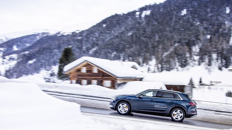 Audi kör eldrivet under World Economic Forum i Davos