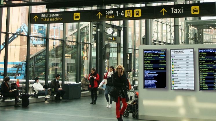 Digitala informationsskyltar ger resenärerna viktig information på Malmö C.