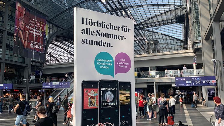 Reklam för BookBeat på centralstationen i Berlin