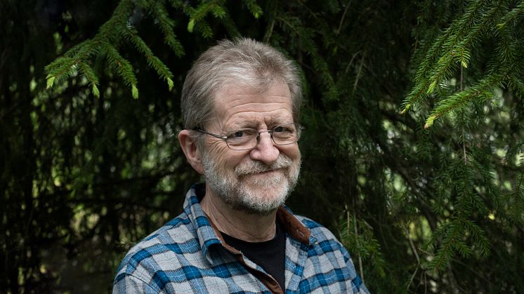 Ingar Kaldal er aktuell med boken "Skogens menn. Minner og myter om hoggere og fløtere". (Foto: Siri Hovland Kaldal)