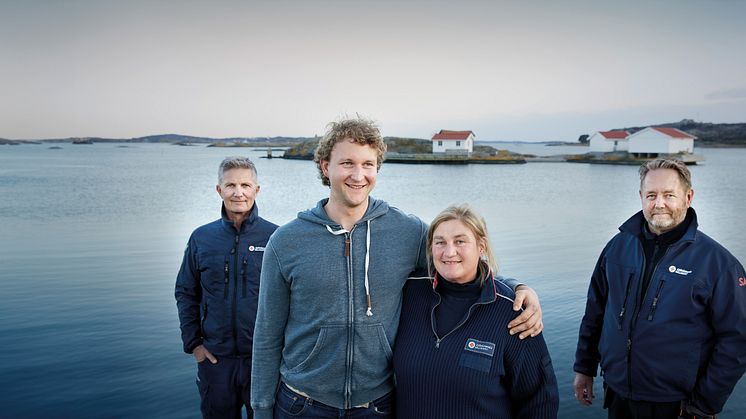 Haveristen Morgan tillsammans med Årets Sjöräddare Anna Bertrandsson Littke, Lars Bertrandsson Littke och Thomas Andreasson.