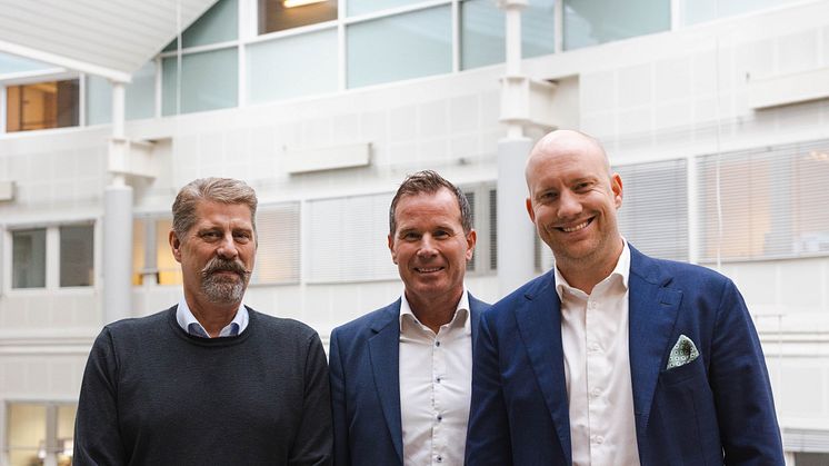 STOR AVTALE: Fra venstre: Kjetil Bakke, Head of Business Applications hos Norconsult, Robert Granum, Daglig leder på Canon Business Center Lysaker og Simen Teigen, Service manager på Canon Business Center Lysaker.