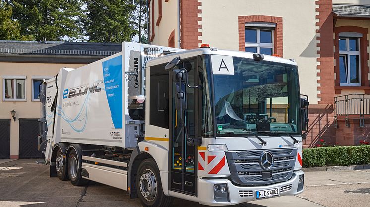Nu har Mercedes-Benz startat serieproduktion av eEconic – företagets andra eldrivna lastbilsmodell.