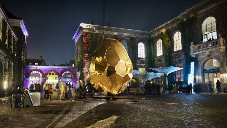 Solar Egg på ​Kunsthal Charlottenborg i Köpenhamn.
