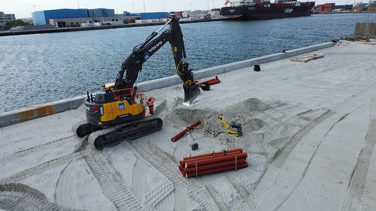 Spildevandsrøret Ultra Rib 2 Blue fra Uponor blev valgt til en havneudvidelse i Aalborg på grund af rørets bæredygtige profil. Foto: PR.