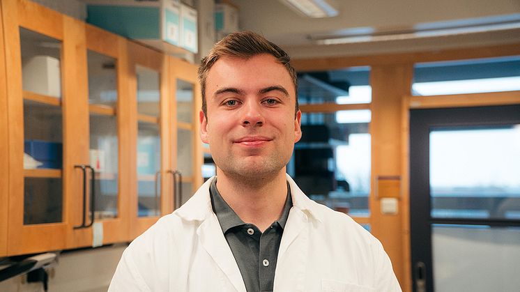 Erik Hartman forskar på diagnos- och behandlingsmetoder för sepsis och andra infektionssjukdomar. (Foto: Anders Walls Stiftelse)