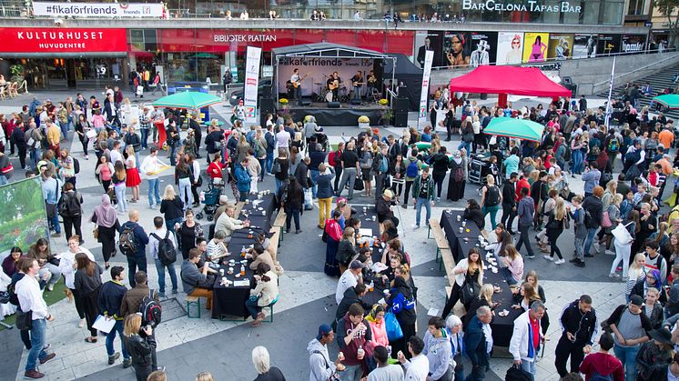 Över 6 000 samlades på Sergels torg i manifestation för gemenskap