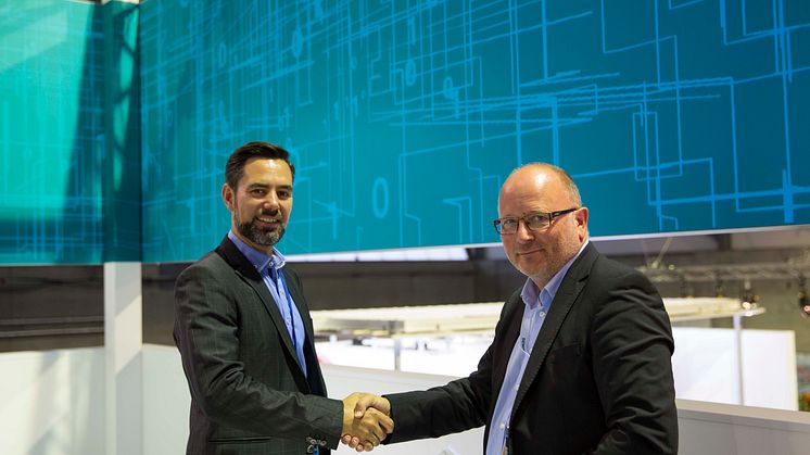 From left to right: Frode Kaland, VP Procurement, Kongsberg Maritime, and Roar Søvik, Director Marketing / Head of Process Industries and Drives Division, Siemens 