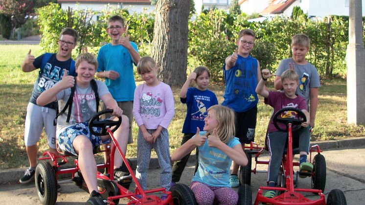 Können sich schon jetzt auf ihren Beachvolleyball-Platz freuen – Kinder und Jugendliche im Kinder- und Jugendhaus Merseburg (Foto: Albert-Schweitzer-Familienwerk)
