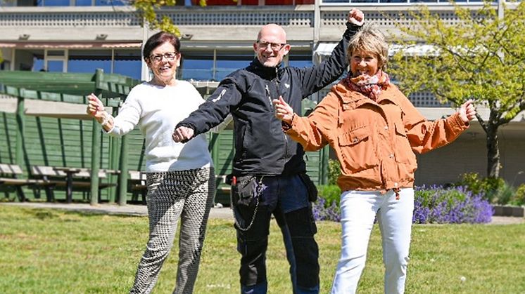 Ann-Sofie (hyresgäst), Michael Johansson (fastighetsvärd Helsingborgshem) och Karin (hyresgäst).