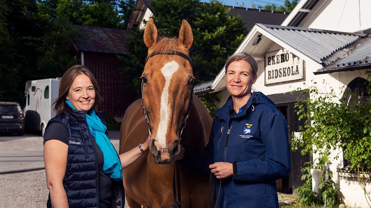 Ylva Wessén, vd Folksam, och Annika Tjernström, generalsekreterare Svenska Ridsportförbundet, är glada över att fortsätta samarbetet för att utveckla svensk ridsport. Foto: Mikael Sjöberg