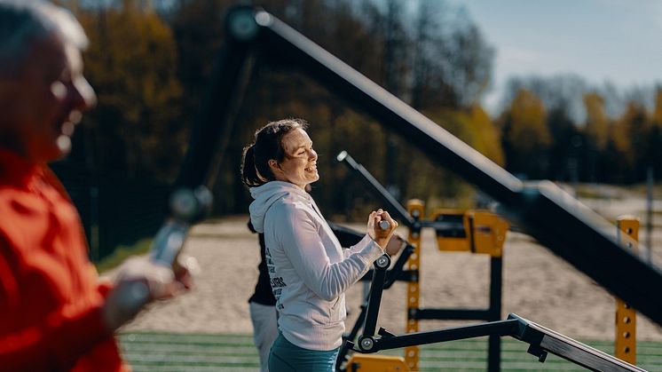 Nytt tillfälligt utegym kommer finnas i Brunnsparken under våren. Foto: Omnigym