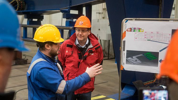 SATSER PÅ KLEVEN: Hurtigruten er blant aktørene som når satser på Kleven. - Det vil sikre nye lokale arbeidsplasser og skape vekst i konsernet som bygger fremtidens skip, sier konsernsjef Daniel Skjeldam i Hurtigruten. Foto: OCLIN/HURTIGRUTEN