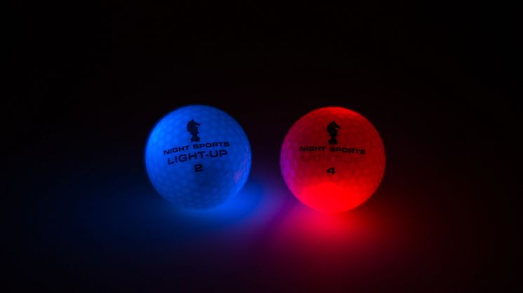 Lysande golfbollar, blå och röd