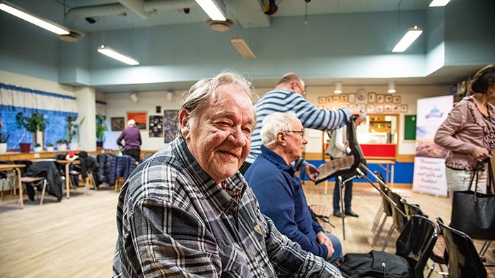 Pekka Merinen sjunger bas i Da Capo-kören. 23 februari på Sverigefinnarnas dag uppträder kören på Tuve bibliotek.