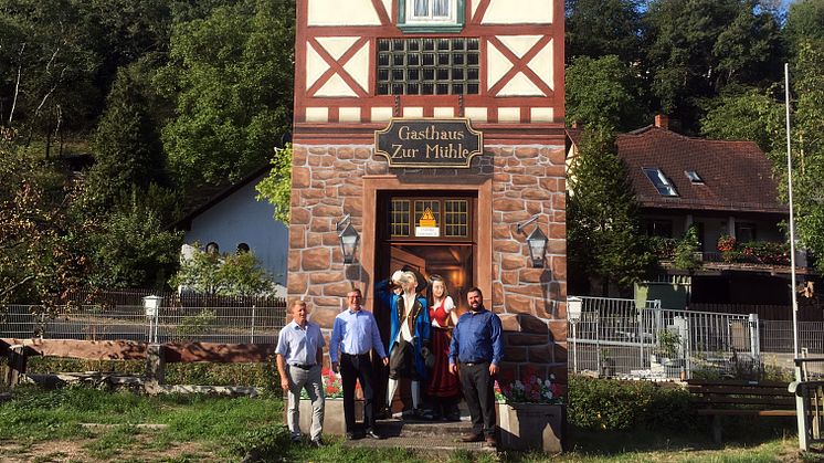 „Kunst am Trafo“ in Leidersbach - Trafostation erzählt die Geschichte der Spessarträuber