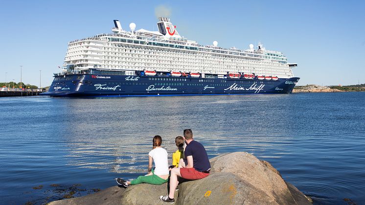 Mein Schiff 6 på väg in i Göteborgs Hamn vid ett tidigare tillfälle. I år blir det hon som öppnar säsongen i Göteborg - på ett lite annorlunda sätt. Bild: Göteborgs Hamn AB.