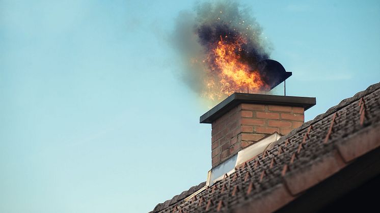 Tall fra Verisure viser at vedfyring i ovn eller peis er årsaken til nesten halvparten av boligbrannene så langt i vinter.