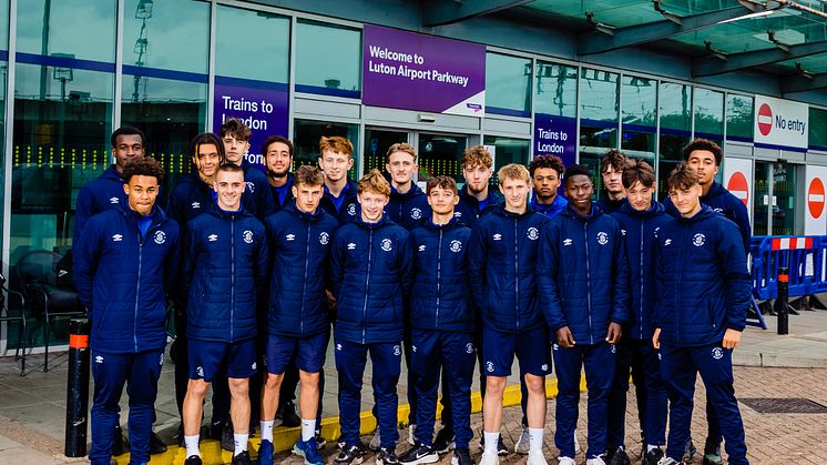Training by train: Thameslink supports Luton Town's Academy players with free travel [More downloadable images below]