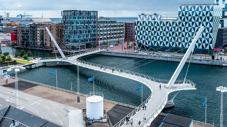 Varvsbron och södra hamnbassängen vid Oceanhamnen.