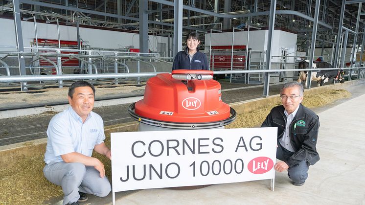 Cornes AG Corporation, Lely-distributøren i Japan, installerte Juno fôrskyver nr. 10.000.