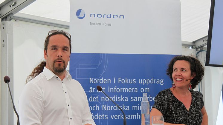 Nordregios debatt om Ungas livsval, Åsa Ström Hildestrand, kommuniaktionschef Nordregio, och Fredrik Karlström, Näringsminister Åland  