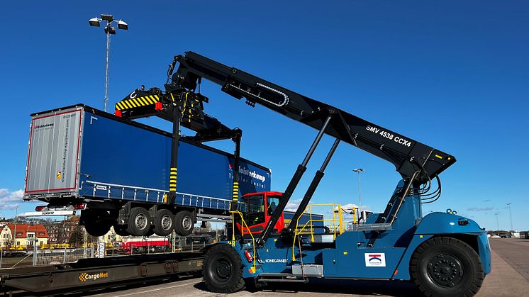 Ny reachstacker från Konecranes ska effektivisera den ökade intermodala trafiken i Trelleborgs Hamn