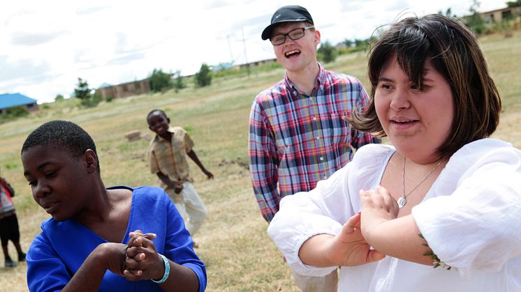 Joyce, Axel och Victoria ger goda exempel, delar erfarenheter och sprider kunskap i Tanzania Foto: Ola Elmquist