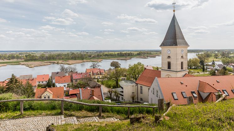 Das Oderbruch entdecken kann man bei einer zweitägigen Radtour auf Fontanes Spuren. Foto: TMB-Fotoarchiv/Steffen Lehmann.  