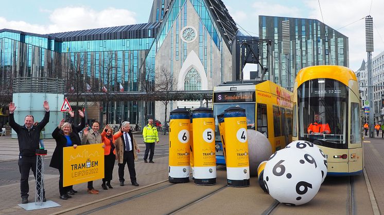 Tram-EM 2022 in Leipzig - Straßenbahn-Bowling auf dem Augustusplatz